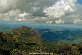 Mais Uma Do Pico Do Papagaio Em Aiuruoca Dessa Vez La No Alto A Vista E Linda Natural Landmarks Landmarks Nature