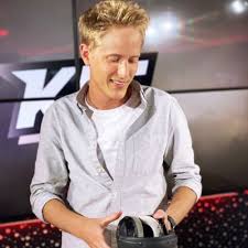 Lors de la scission des canaux luxembourg/lorraine et belgique de rtl télévision, une version belge du jtl est mise à l'antenne sur le canal belge uhf 27 de l'émetteur de dudelange. Fabien Schenkels On Twitter Mes Plans Drone Dans Le Rtl Info 13h Et Dans Le Nouveau Clip De Plastic Bertrand Rtltvi