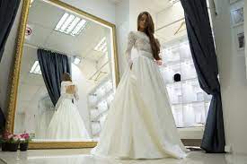 Damenmode, herrenmode, accessoires, schuhe, große größen Schlichtes Hochzeitskleid Satinrock Spitzentop Hochzeitskleid Etsy