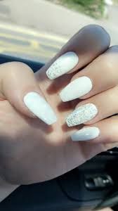 White And Silver Glitter Coffin Acrylic Nails Fakenails Glitter Nails Acrylic Christmas Nails Acrylic White Sparkle Nails