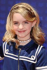 Maddie Ziegler S Parted Half Ponytail Is The Easiest And Cutest Back To School Hairstyle Kids Hairstyles Girls Hairstyles Easy Hair Styles