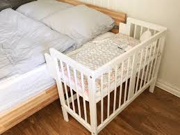 Simple solutions for a stylish bedroom. Mamablog Unsere Baby Erstausstattung Und Checkliste Fur Dich Baby Erstausstattung Baby Erstaustattung Beistellbett Baby