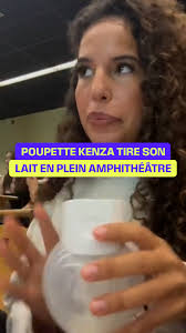C'est à peine la rentrée que Poupette Kenza se fait déjà remarquer en  tirant son lait en amphi 😳