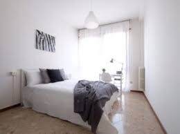 Marano in piccolo contesto e zona tranquilla comoda al centro, mini appartamento arredato al primo ed ultimo piano composto di soggiorno con angolo cottura, disimpegno, camera matrimoniale, bagno finestrato con doccia, poggiolo e. Stanze In Affitto Vicenza Affitti Studenti Vicenza Camere Singole Doppie Appartamenti