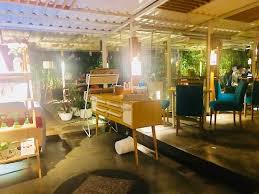 Tempat yang berlokasi di jalan sersan bajuri 102, cihideung ini mengusung konsep serba kardus yang tentunya tak. Cafe Halaman Bandung Jln Tamansari 92 Restaurant Reviews Photos Phone Number Tripadvisor