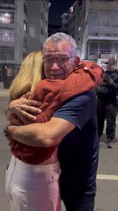 Así reaccionó la hija de Edmundo González Urrutia tras el reencuentro con  su pareja. Vía @vpitv menos