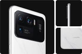 The xiaomi mi 11 ultra is fitted with a 5,000 mah battery, a hefty power pack for most phones. Xiaomi S Mi 11 Ultra Has A Tiny Selfie Screen On The Back Engadget