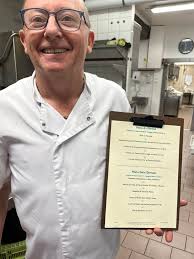 Le chef est heureux de vous présenter...