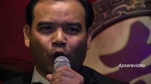 Sam Sek, vocalist of Kolab Dontrey Band singing "Roseal Korng Phnom" in San  Diego, CA