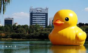 지난 2014년 대형 오리 설치작품 '러버덕'으로 큰 화제가 됐던 서울 잠실에 위치한 석촌호수에 이번엔 지름 20ｍ 짜리 대형 '슈퍼문'이 설치된다. ìž ì‹¤ ì„ì´Œí˜¸ìˆ˜ ìŠˆí¼ë¬¸ì´ ëœ¬ë‹¤