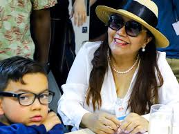 Amo, lloro, canto, sueño