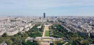 I frankrike får man lov att köra en lätt motorcykel (dvs upp till och med 125 kubikcentimeter) på ett jag bodde i antibes i frankrike i två år mellan 2006 och 2008. Technopolis Group Frankrike