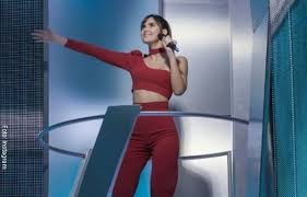 Es la primera vez que la miss universo se lanza al ruedo en un escenario que no sean las pasarelas y para ser su primera vez le fue bastante bien espontaneidad, belleza y porte son las tácticas de paulina. Paulina Vega Criticada Por Vestido En A Otro Nivel