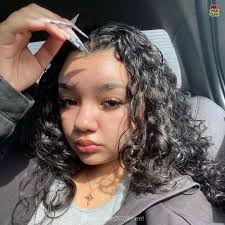 Hi! My name is Mia Norris and I'm from a small beach town right outside of  Boston Ma. I'm not 100% committed to syracuse. I plan