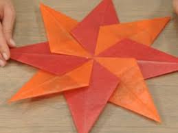 Wie sie den weihnachtsstern selber basteln, zeigen wir ihnen im folgenden video und in der schritt für schritt anleitung. Weihnachtssterne Basteln Videoanleitungen Lecker