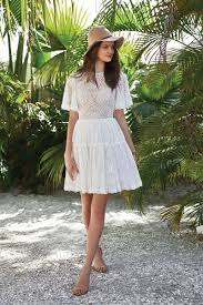 Vous rêvez de la robe pour votre mariage civil mais que vous ne porterez qu'une fois dans votre vie ? Robe De Mariage Civil Courte Ceremonie En Provence Le Comptoir Des Mariees