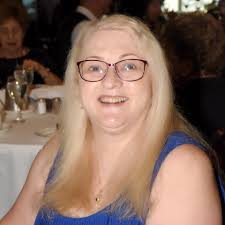 Can you guess which Neil Diamond song this classic riff is from? ~ Team  Neil #NeilDiamond #GuitarRiff #LivePerformance #Songwriter