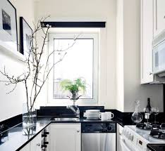 Dapur modern vintage dengan tv. Desain Rumah Minimalis Serba Putih
