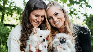 Ramona bachmann (born 25 december 1990) is a swiss footballer who plays as a forward for the switzerland women's national football team and chelsea of the english fa wsl. Zum Zweijahrigen Liebesjubilaum Ramona Bachmann Und Alisha Lehmann Im Parchen Check Youtube