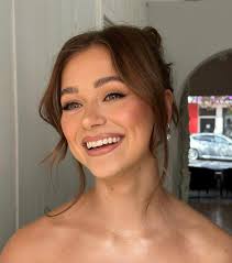 Abby Hirsch (abbyhirsch_)