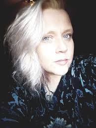 Heather Edmondson's Instagram, Twitter & Facebook