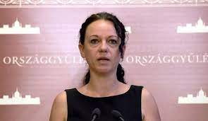 Check spelling or type a new query. Kismama De Elindul A Valasztason Egy Az Egyben