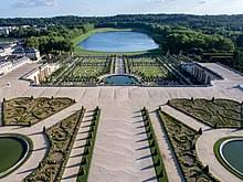 Situated to the west of the palace, the gardens cover some 800 hectares of land. Schloss Versailles Wikipedia