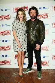 Vita privata, ex marito, relazione con federico zampaglione, compagno e curiosità. Claudia Gerini E Federico Zampaglione Altola O Le Scarpe O Le Sneakers Io Donna