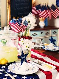 13 Cool Ideas Of 4th Of July Table Decorations Digsdigs Fourth Of July Simple Table Decorations 4th Of July