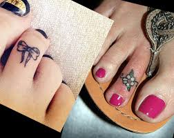 Cel mai misto modele tatuaje pe deget. Tatuaj Pe Partea LateralÄƒ A Degetului Tatuaj Pe Degete Pentru Fete Foto