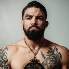 Alex Zee's Instagram, Twitter & Facebook