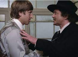 Vzápětí nastoupil do karlovarského divadla vítězslava nezvala. Zocucaakbk9ttm