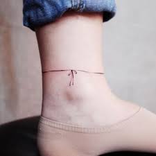 Tatouage 3d bras et fesse femme. 30 Mini Tatouages Hyper Discrets Pour Les Fans De Minimalisme Tatouage Discret Tatouage Petit Tatouage