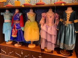 Bippity Boppity Boutique Magic Kingdom What To Expect From The Bippidy Boppidy Boutique In Disneyland Bibbidi Bobbidi Boutique Bippity Boppity Boutique Boutique