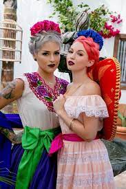 24 Mexican Women S Hairstyles Vintagetopia Mexican Hairstyles Mexican Women Mexican Dresses