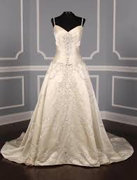 Amalia Carrara 306 Wedding Dress On Sale Your Dream Dress Discount Designer Wedding Dresses Formal Dresses For Weddings Wedding Dresses For Sale