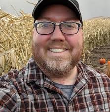 Becky Andreas's Instagram, Twitter & Facebook