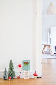 ganz plotzlich war sie da an der wand im esszimmer eine kleine mintgrune tur dazu eine kleine leiter und ein winz wichtelturen magisches weihnachten basteln