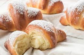 Croissants Brioches Au Yaourt Au Thermomix Croissant Brioche Recette Croissant Et Yaourt Thermomix