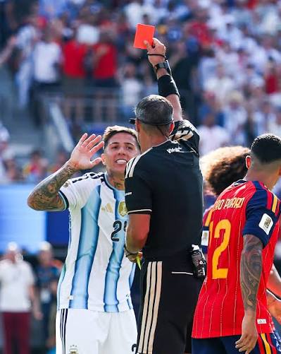 Enzo Fernández is SENT OFF 😱🟥 He's the sixth player to receive a red card  in a men's World Cup final—three of which were shown to Argentines.