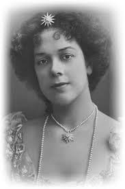 A recording from 1915, Clara Butt singing Elgars, 'Land of Hope and Glory'.  This has the traditional Clara Butt Blue HMV lable, although this one is  much darker, almost black. Unfortunatley at