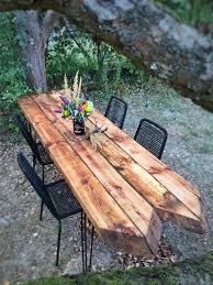 Diy Gartentisch Aus Alten Holzbohlen Selber Bauen Gartentisch Selber Bauen Gartentisch Gartentisch Holz