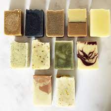 3 Savonnieres Expliquent Les Etapes Pour Creer Une Savonnerie Artisanale Reglementation Cosmetique Recette Savonnerie Artisanale Recettes De Savon Savonnerie