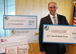 There are other mega millions prizes apart from the jackpot, which are defined in the prize breakdown table above. Feds Allege Lottery Lawyer Stole Millions From 1 5b Mega Millions Winner