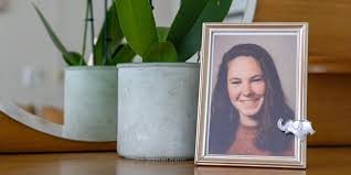 De destijds achttienjarige studente wordt sinds augustus 1993 vermist. Doe Alsjeblieft Je Mond Open Desnoods Anoniem Amber Alert Nederland