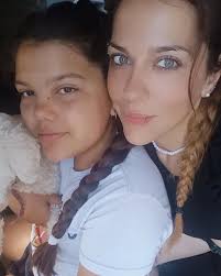 Por eso nos manda Dios a nuestros hijos para que nos den alegría y haya un  balance en éste mundo difícil, y el reto de criarlos bien con valores y una  buena