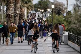 Έτσι, από τις 3 μαΐου η απαγόρευση κυκλοφορίας αρχίζει από τις 23:00 και ισχύει μέχρι τις 05:00. Dnnbnzkqslalkm