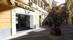 Banca D Alba Prima In Italia Per Solidita Apre Al Territorio Aiutando Gli Alluvionati Riviera24