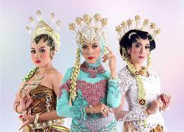 Maybe you would like to learn more about one of these? Rekomendasi Model Kebaya Pengantin Modern Tahun 2019