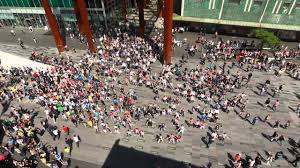 How Do You Organize The Biggest Flashmob In The World And Or History Who Knows All The Moves And Voluntarily Thistimef Flash Mob Waka Waka Netherlands